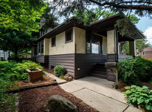 2633 N Wauwatosa Ave, Wauwatosa, WI 53213