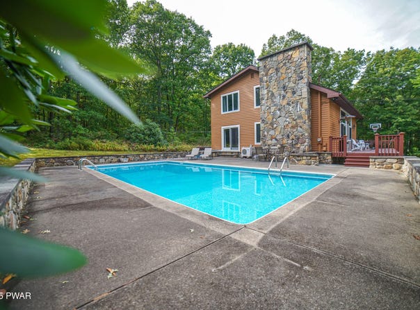 109 Alex Road, Hawley, PA 18428
