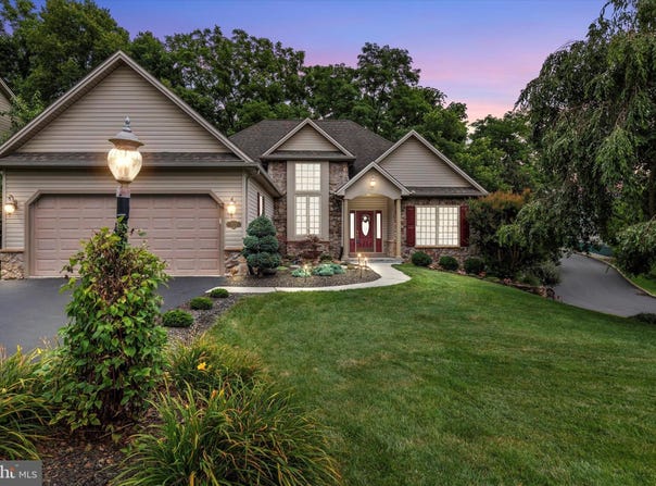2403 ROLLING HILLS DRIVE, MECHANICSBURG, PA 17055