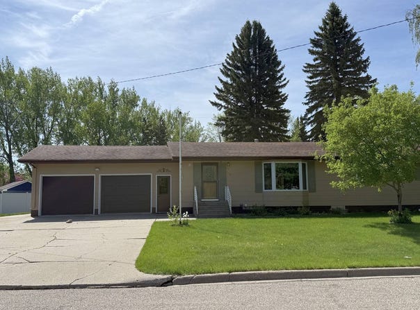 1512  Sweetwater Dr. NE, Devils Lake, ND 58301