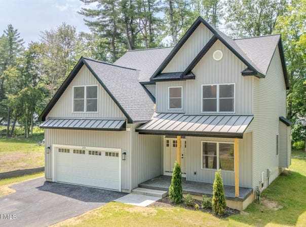 233 Pinewood Drive, Guilderland, NY 12203