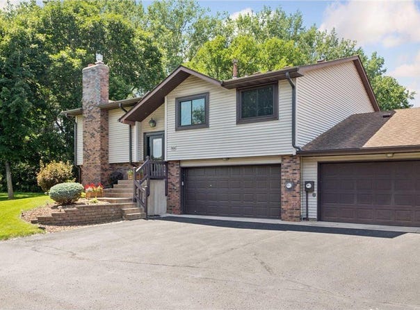 564 Donegal Circle, Shoreview, MN 55126