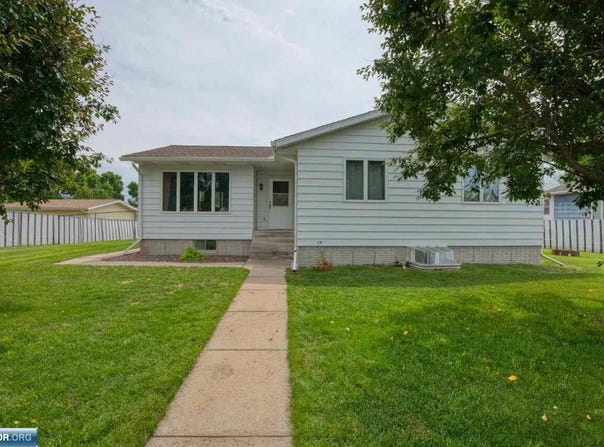 408 Seville Ave, Buhl, MN 55713