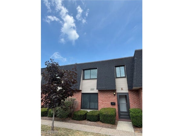 216 Moore Road unit: 1K, Avon Lake, OH 44012