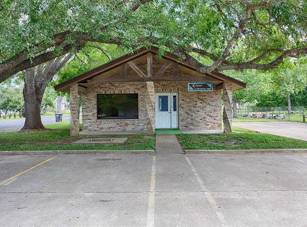 737 North Main Street, Schulenburg, TX 78956