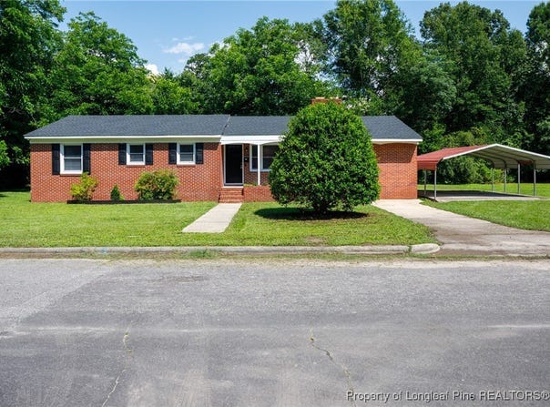 106 N 3rd Street, Maxton, NC 28364