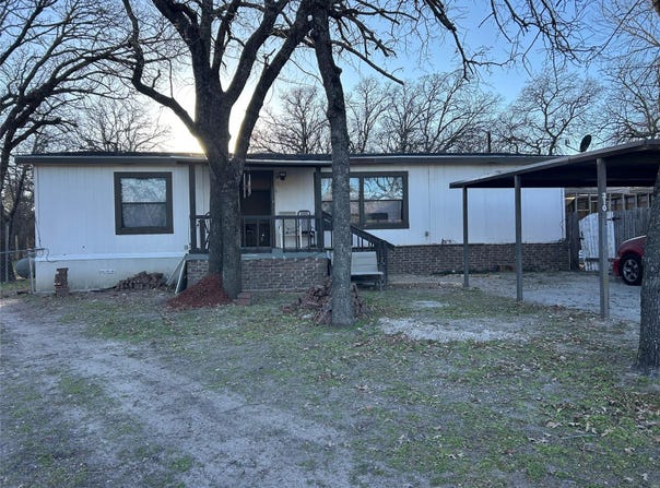310 East RD, Granbury, TX 76049