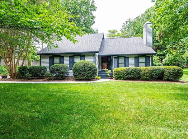 3221 5th Street Court NW, Hickory, NC 28601