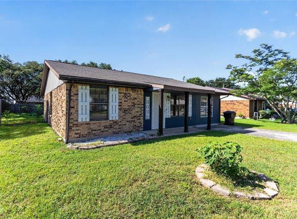 1308 Pendergrass St, Lockhart, TX 78644