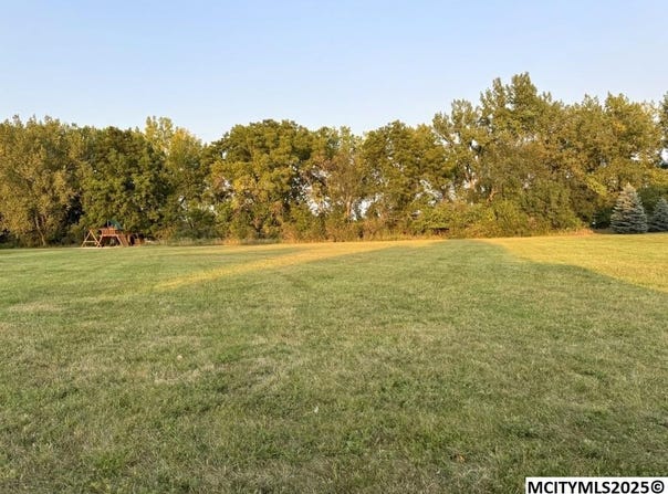 155 Timber Creek Dr, MASON CITY, IA 50401
