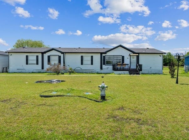 129 Eagle Ridge Drive, Waxahachie, TX 75165