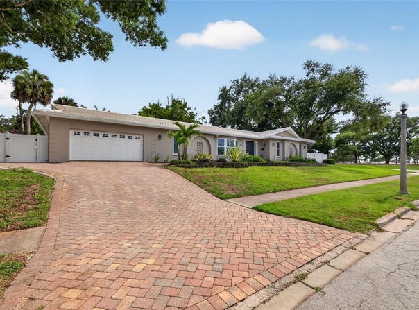 303 ROEBLING Road S, BELLEAIR, FL 33756