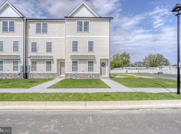 210 ROJAN ROAD, DOVER, DE 19901