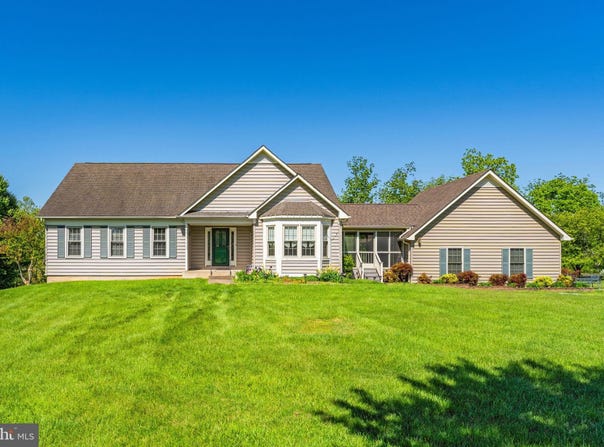 35130 PAXSON Road, ROUND HILL, VA 20141