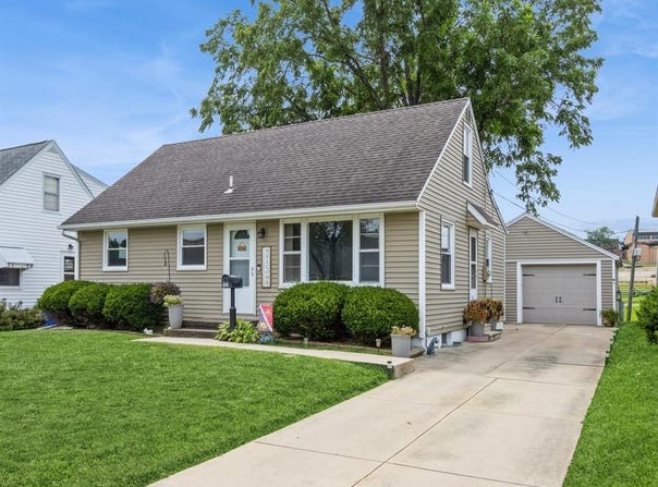 1807 9th Avenue SW, Cedar Rapids, IA 52358