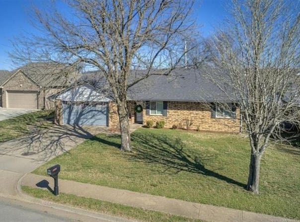 3000 Loris Lane, Bartlesville, OK 74006