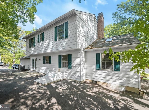 6935 PINEWAY, UNIVERSITY PARK, MD 20782