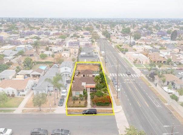 701 W 112th ST, Out of State, CA 90044