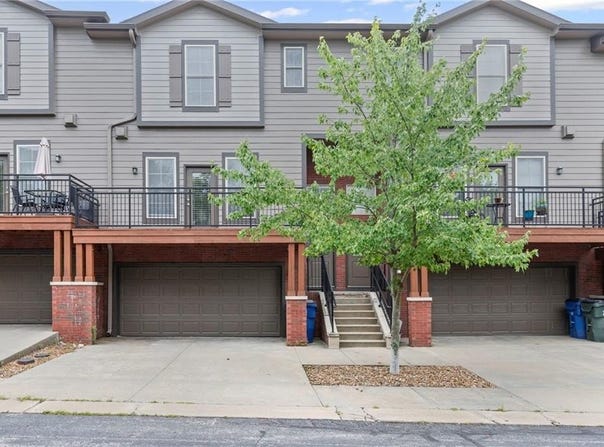 5245 Overland Drive, Lawrence, KS 66049