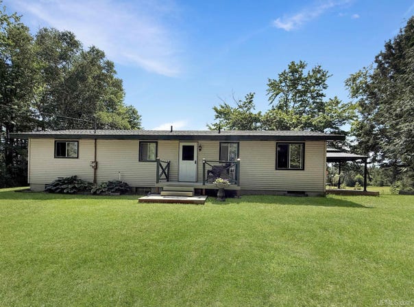 8261 Squaw Creek 18th, Rapid River, MI 49878