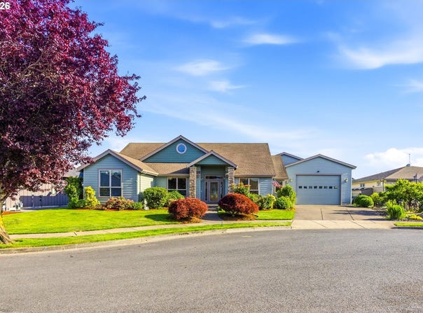 867 CORSAIR Dr, Independence, OR 97351
