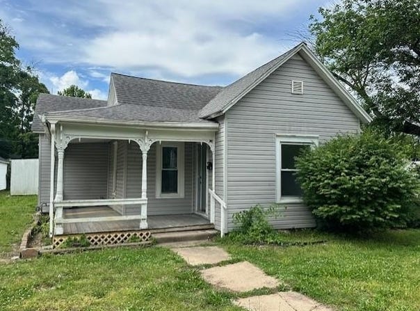 627 W Cherry Street, Nevada, MO 64772