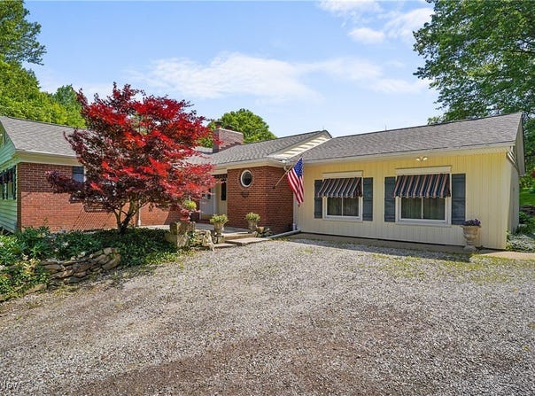 3705 Haas Road, Cuyahoga Falls, OH 44223