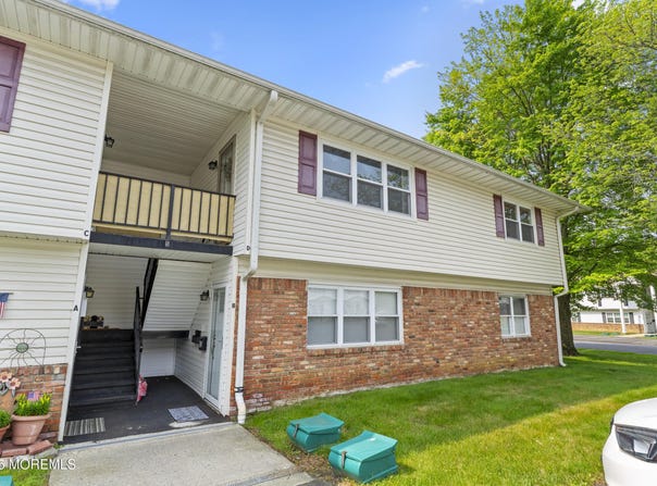 5 Utah Drive, Matawan, NJ 07747