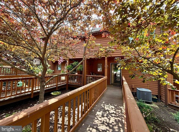 102 TECUMSEH TRL, HEDGESVILLE, WV 25427