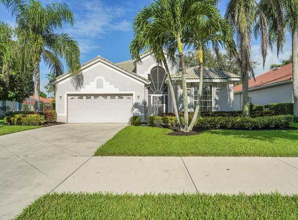 566 SW Lake Charles Circle, Port Saint Lucie, FL 34986