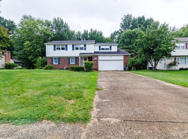 545 Oakridge Drive, Youngstown, OH 44512