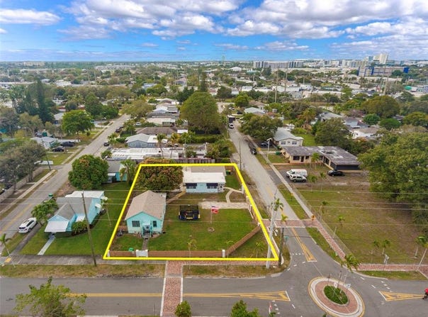 302 SW 2 ave, Dania Beach, FL 33004