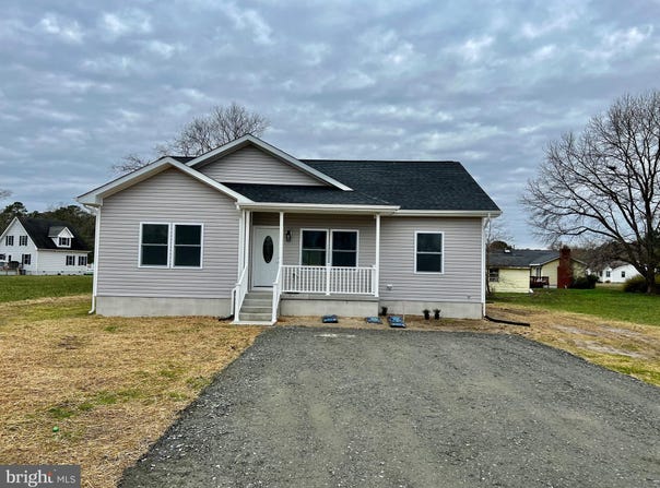 826 S GLEBE ROAD, MONTROSS, VA 22520