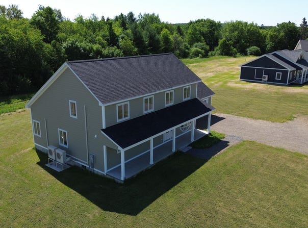 15 Lilac Lane, Houlton, ME 04730