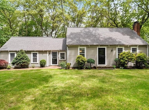 689 Middle Road, East Greenwich, RI 02818