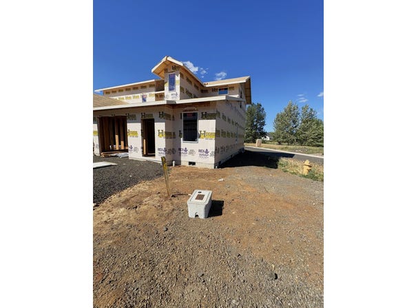 201 Bogey Lane, Eagle Point, OR 97524