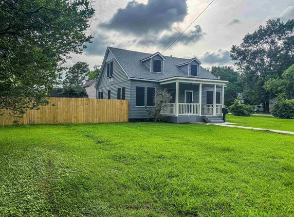 825 N Ave H, Crowley, LA 70526