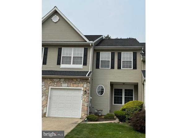 4474 FAIRWAY, CENTER VALLEY, PA 18034