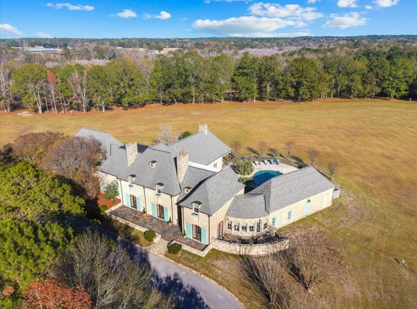 56 Lakeshore Dr., Laurel, MS 39443