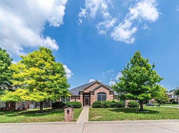 2900 Saint Vincent Drive, Mansfield, TX 76063