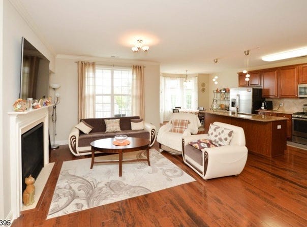 3 Pebble Rd, Woodland Park, NJ 07424-4280