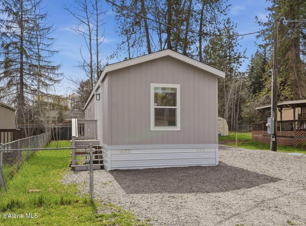 11776 N Hauser Lake Rd, Hauser, ID 83854