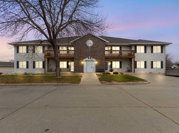 3300 W Miles Pl, Sioux Falls, SD 57108