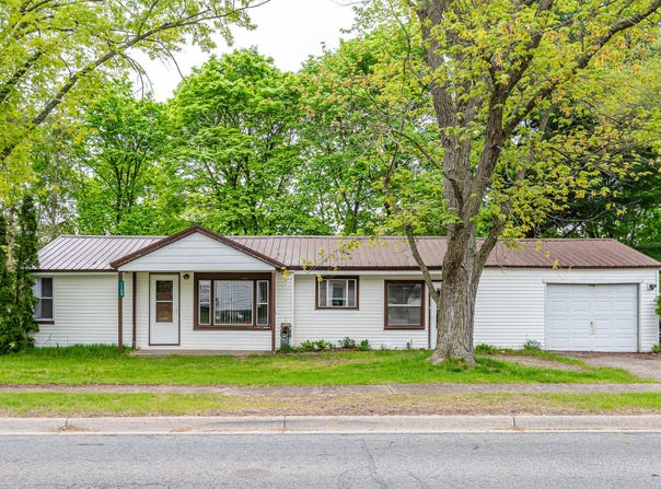 1108 N Walnut Street, Greenville, MI 48838