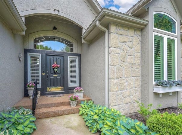 2945 W 143rd Terrace, Leawood, KS 66224