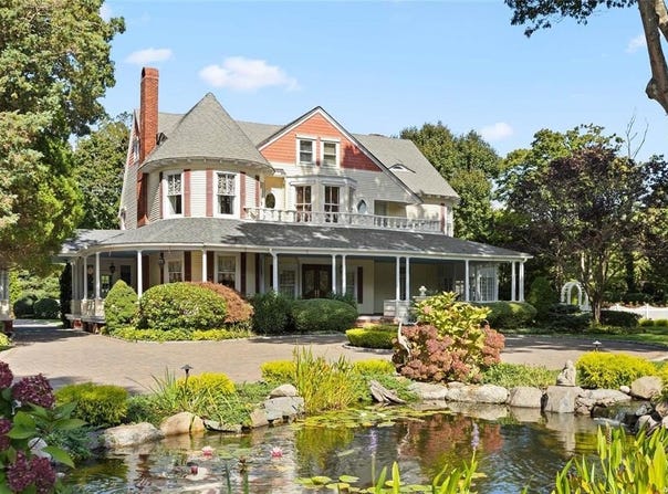 661 Middle Road, Bayport, NY 11705