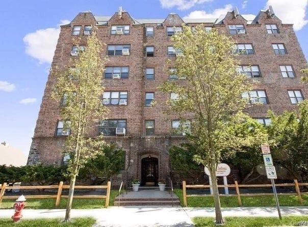 141 Wyckoff Place, Woodmere, NY 11598