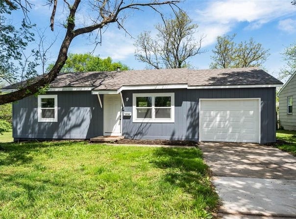 1758 Main Street, Osawatomie, KS 66064