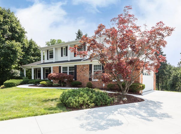 35615 Briar Ridge Lane, Farmington, MI 48335
