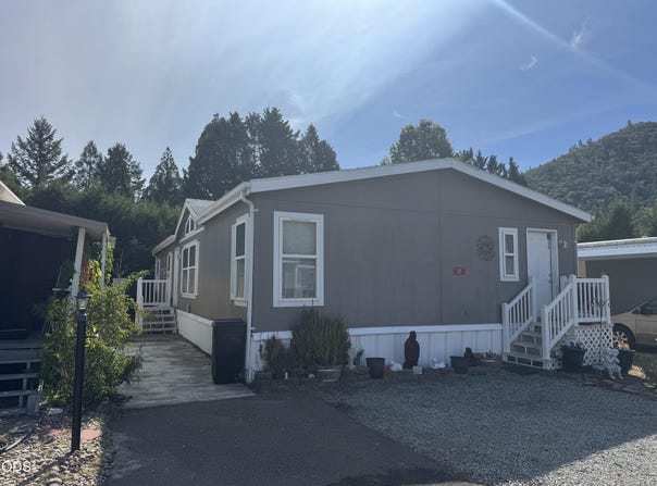 1246 2nd Avenue, Gold Hill, OR 97525